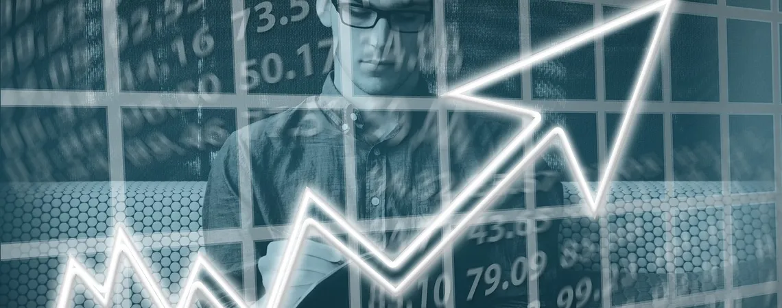 US credit card debt passes one trillion dollars